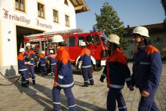 Feuerwehr mit Löschfahrzeug Feuerwehr mit Löschfahrzeug